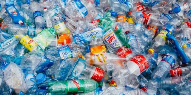 Ученые случайно произвели фермент, который пожирает пластик