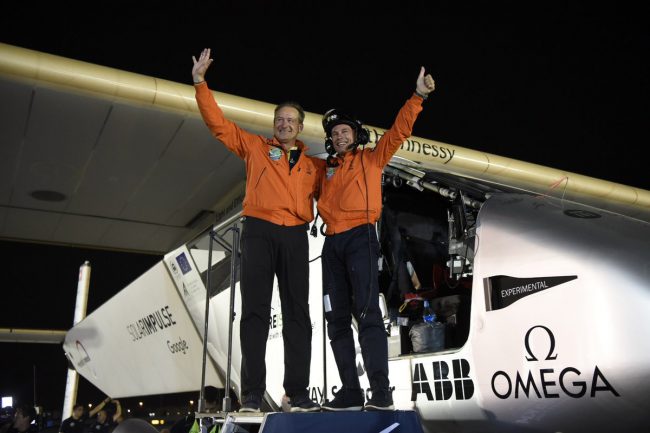 Самолет на солнечной энергии Solar Impulse 2 завершил кругосветное путешествие