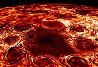 Северный полюс Юпитера оживает в 3D-инфракрасном видео