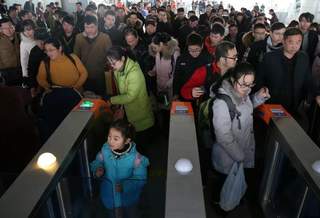 Китай запретит людям с плохим «социальным кредитом» пользоваться самолетами и поездами