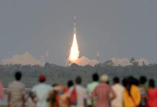 Индия теряет связь с недавно запущенным спутником
