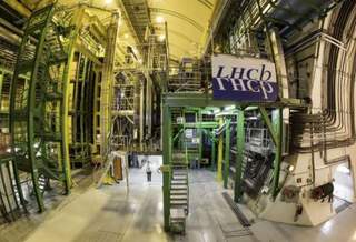 LHCb нашел новые намеки на возможные отклонения от Стандартной модели